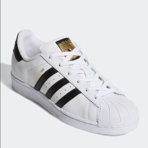 Women’s Adidas superstars